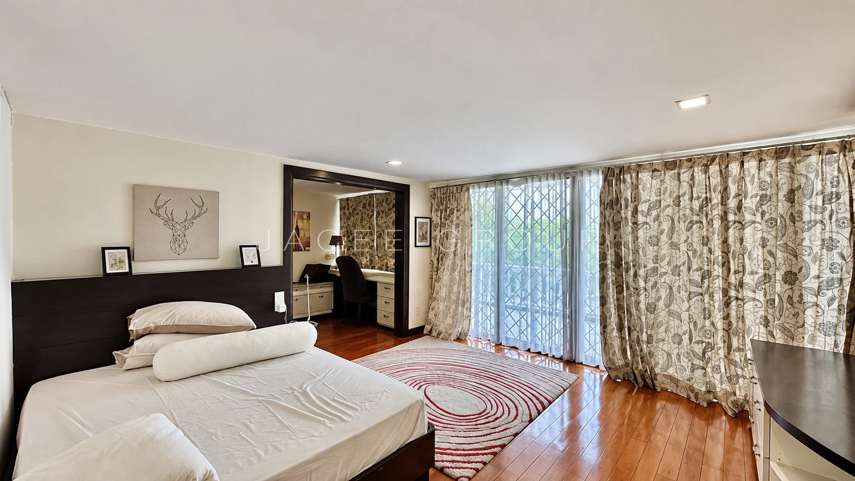 Bedroom with Study at the Bangsar bungalow with large garden