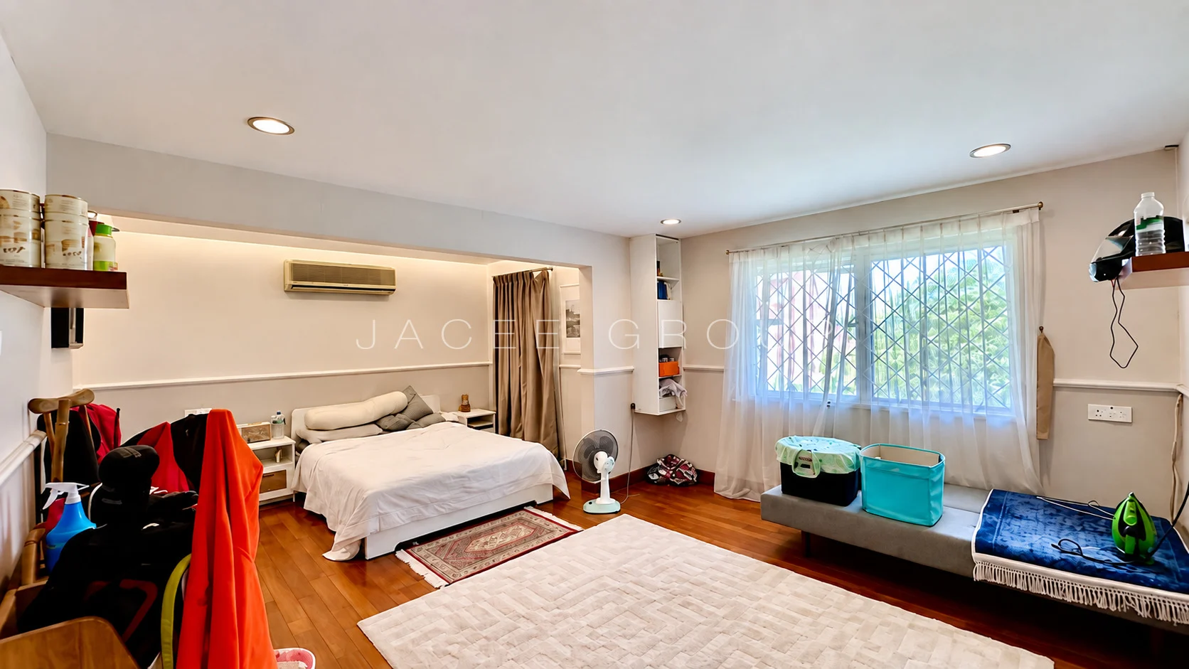 Spacious Bedroom at the Bangsar bungalow with large garden