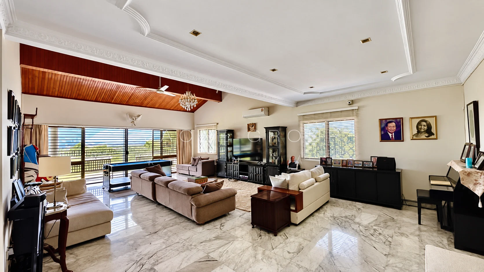 Living Room Wide View at the Bangsar bungalow with large garden