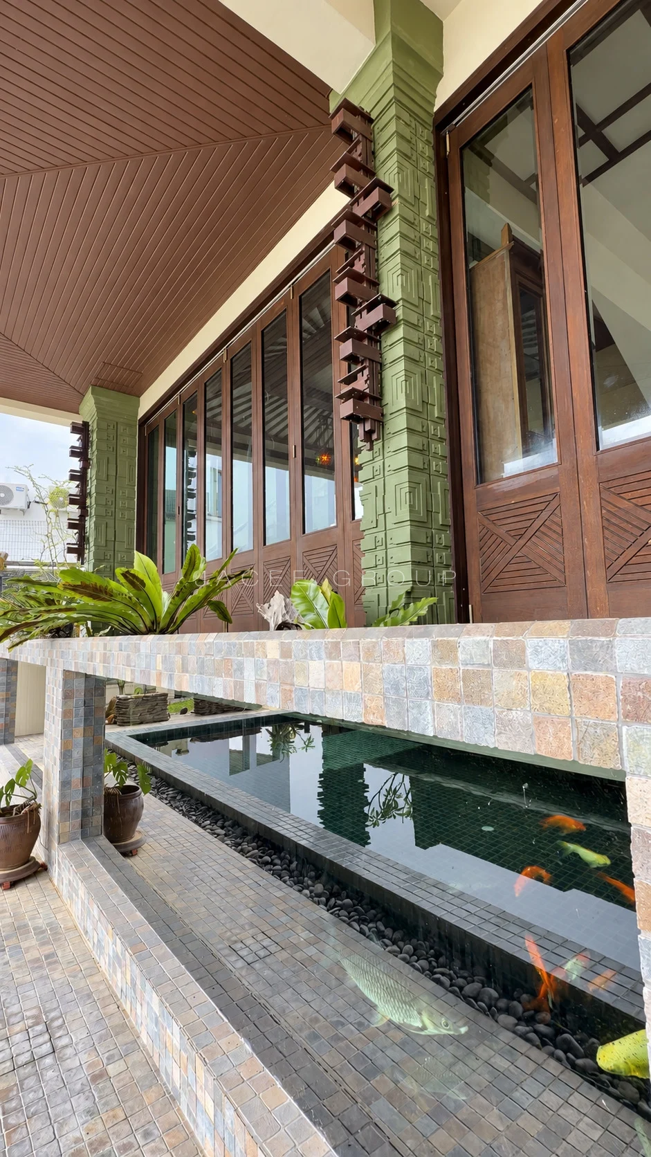 Glass Fronted Fish Pond at hilltop bungalow in Damansara Heights
