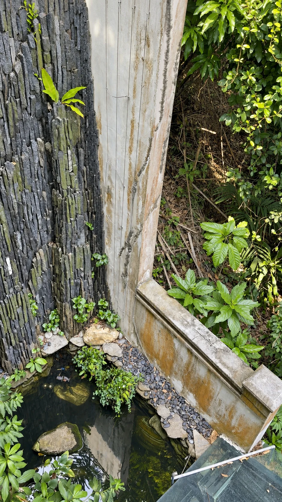 Courtyard Water Feature at hilltop bungalow in Damansara Heights